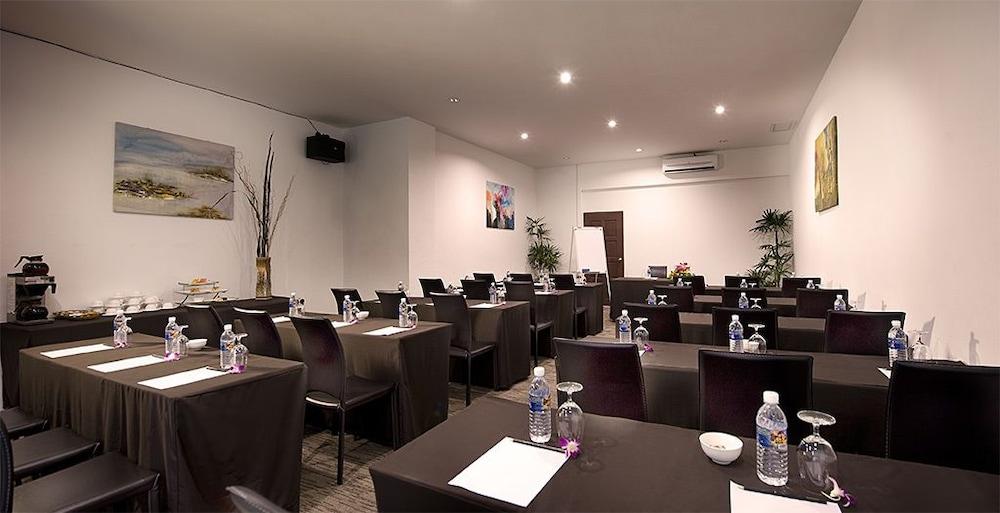 Gloria Swiss Hotel & Apartment Сандакан Бізнес фото
