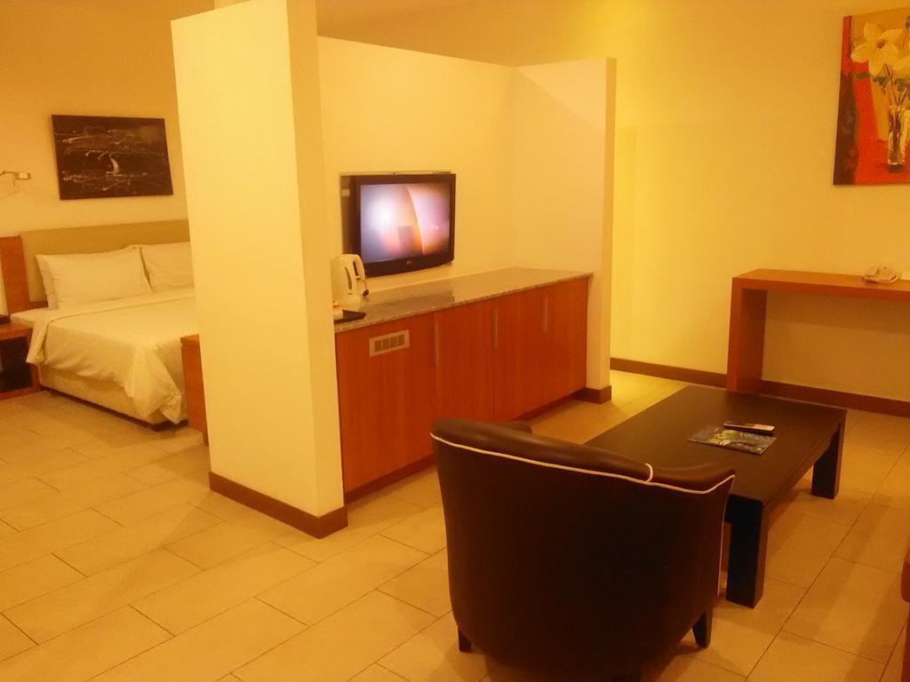 Gloria Swiss Hotel & Apartment Сандакан Екстер'єр фото